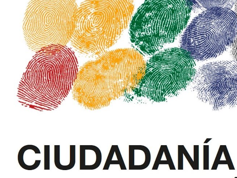 Afiche ciudadanía en expansión: orígenes y funcionamiento de la democracia directa contemporánea. Letras negras y fondo blanco. Huellas dactilares en colores en parte superior.