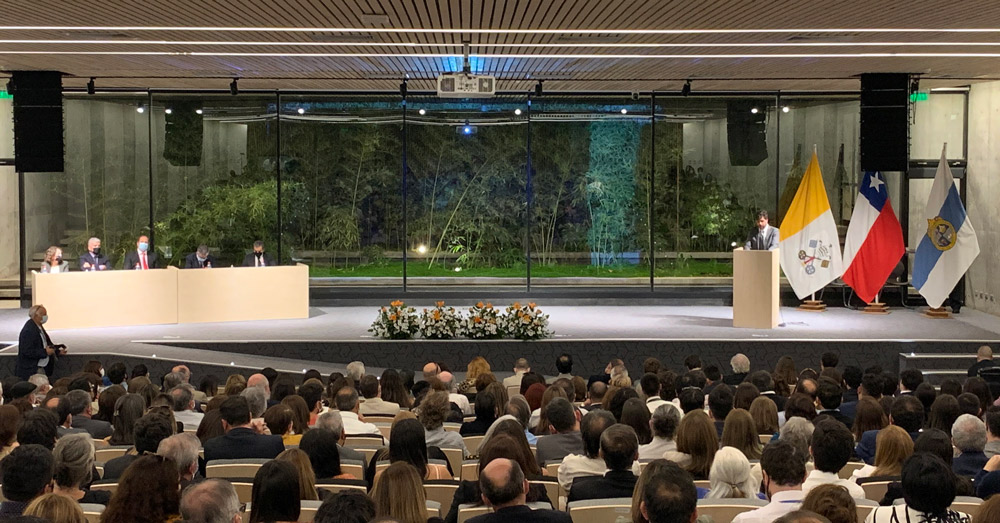 Auditorio de la Facultad de Administración y Economía "Francisco Rosende-BCI" en ceremonias de graduación