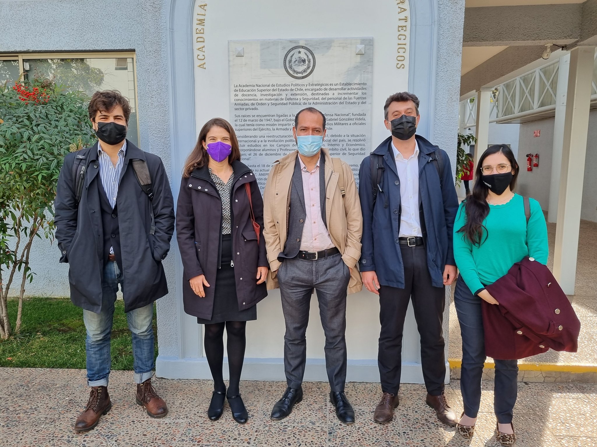 profesores y estudiante exponente en el congreso pertenecientes al Instituto de Ciencia Política 