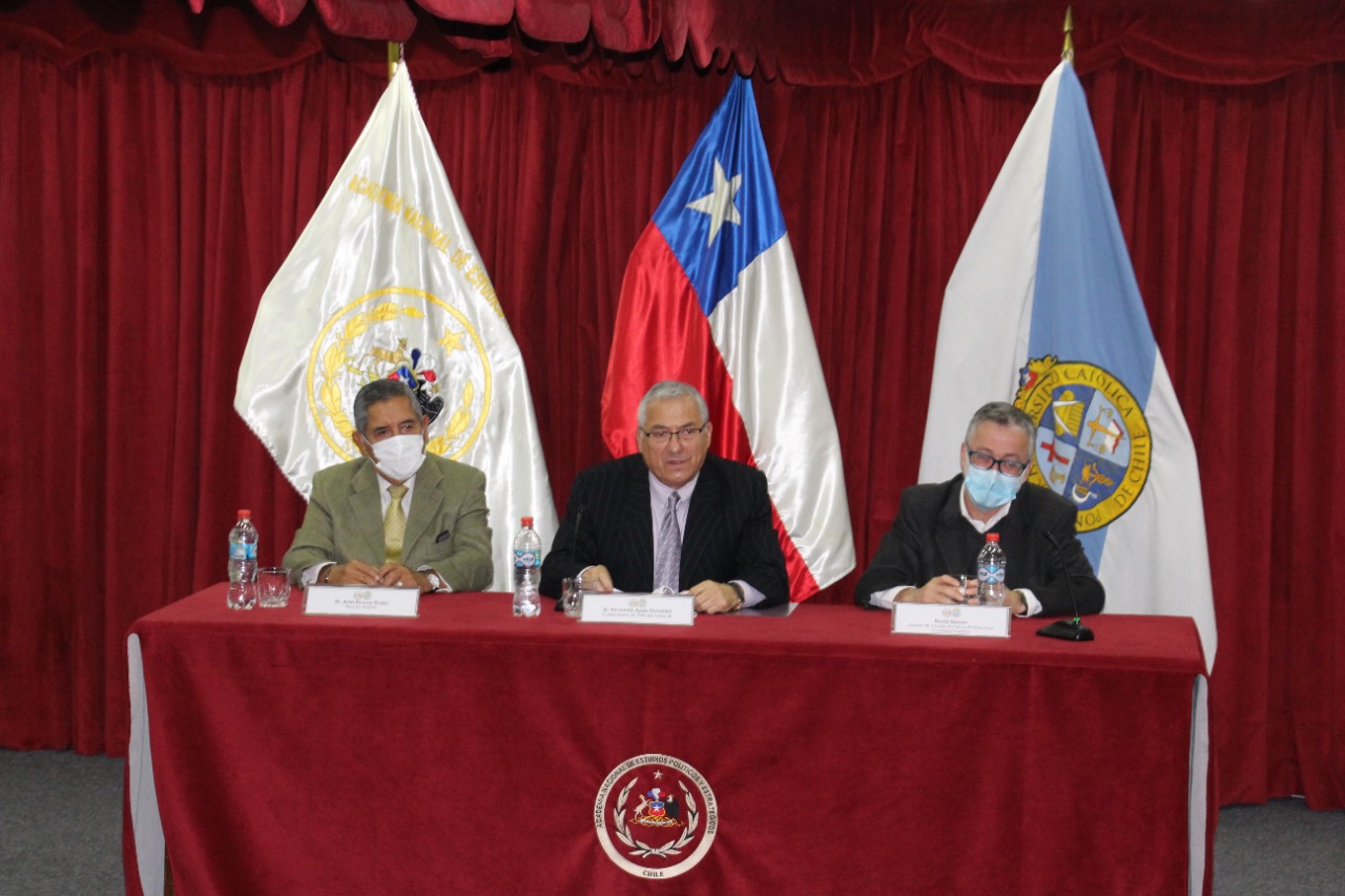 exponente en el primer Congreso Chileno de Seguridad y Defensa 